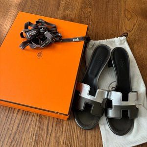 Like new Hermes Oasis sandals in two tone sz 39.5 / 8.5-9